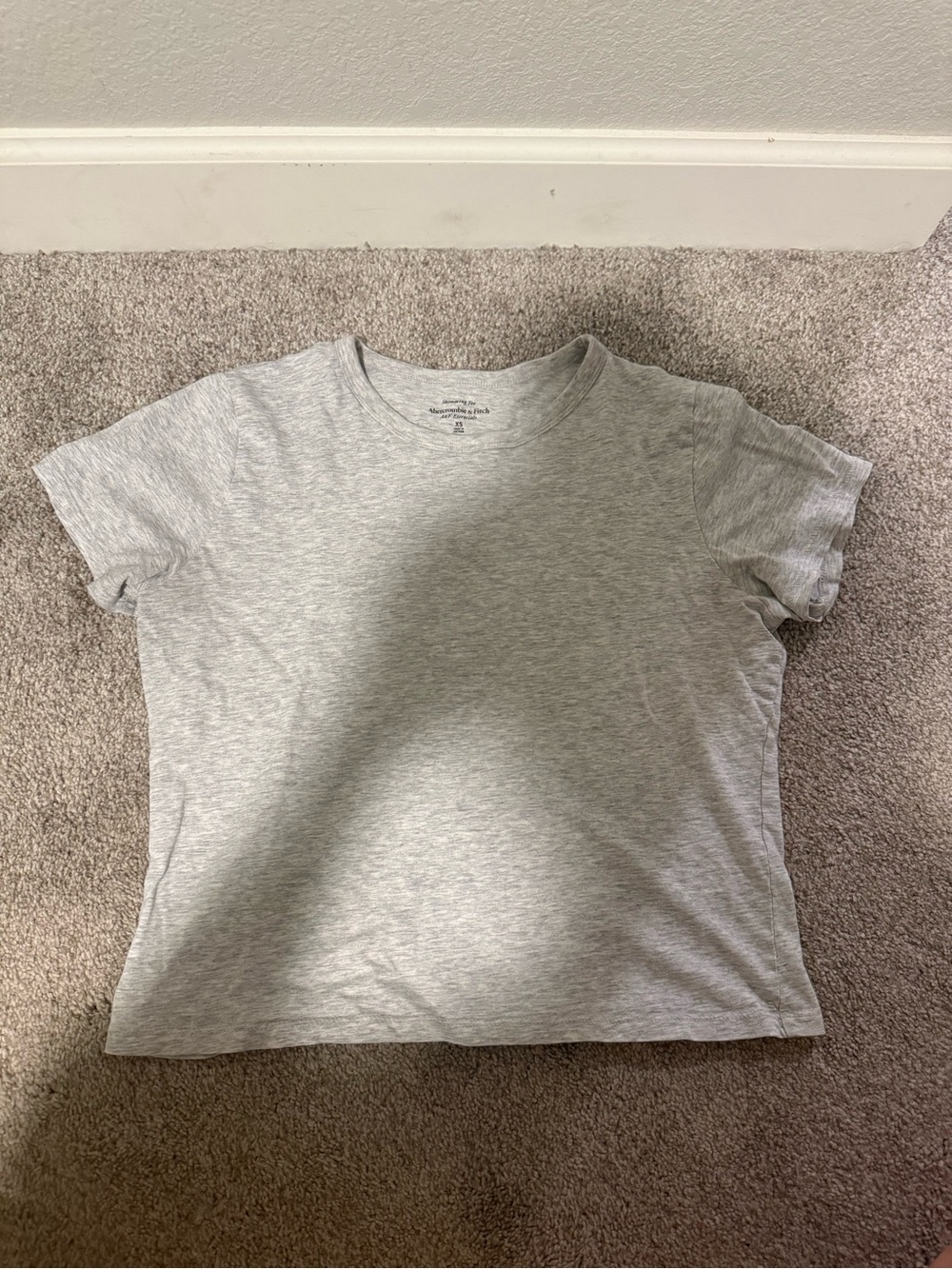 Abercrombie & Fitch Heather Gray Short Sleeve Tee - Cropped
